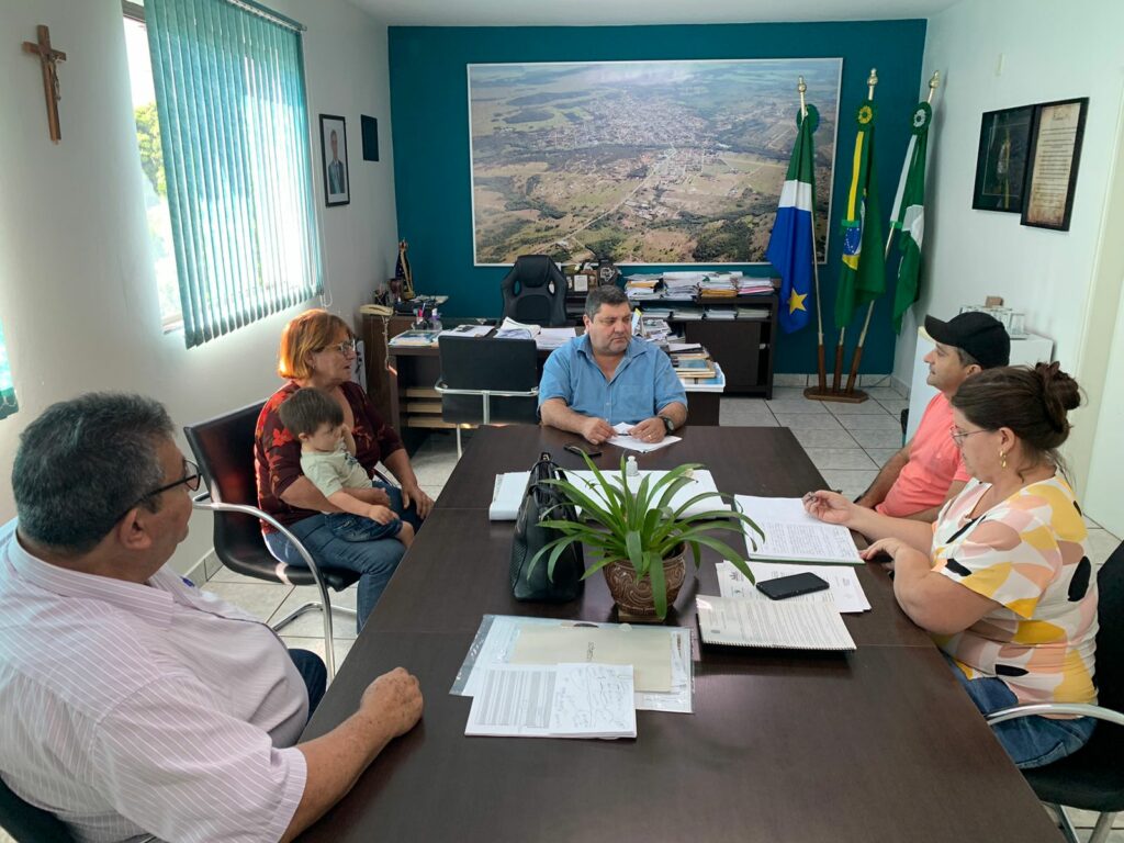 Prefeito Josmail recebe a AFBLA para assuntos da reforma agrária junto do Acampamento Guerreiros do Libertatem