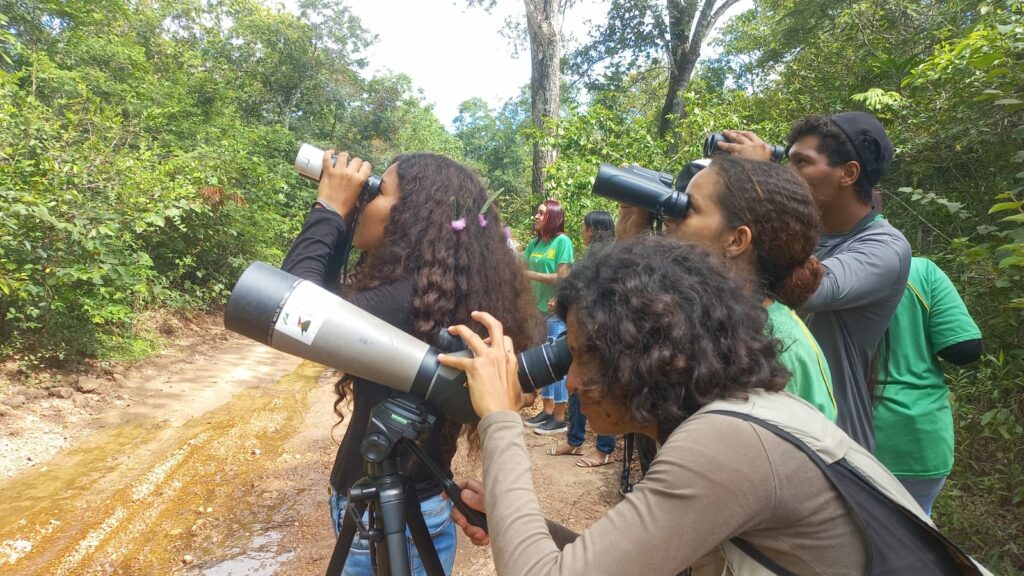 Juventude do Águas do Miranda participa de curso de observação de aves e cria clube de observadores