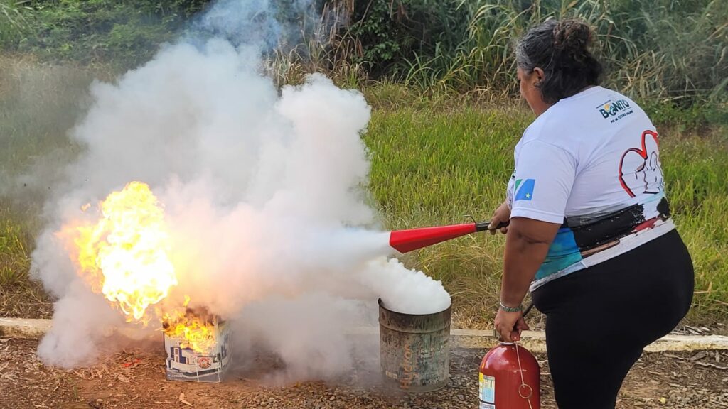 Servidores da Gruta e Balneário recebem treinamento de Brigada de Incêndio
