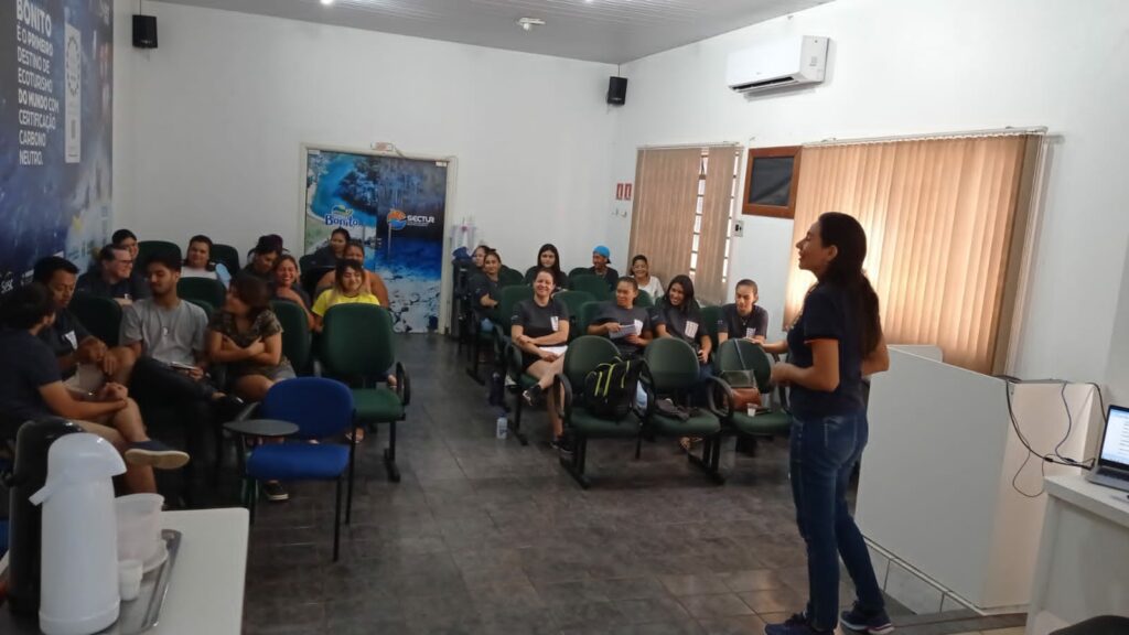 Curso 'Técnicas de Recepção em Meios de Hospedagem' tem participação de 23 jovens em Bonito Curso 'Técnicas de Recepção em Meios de Hospedagem' tem participação de 23 jovens em Bonito