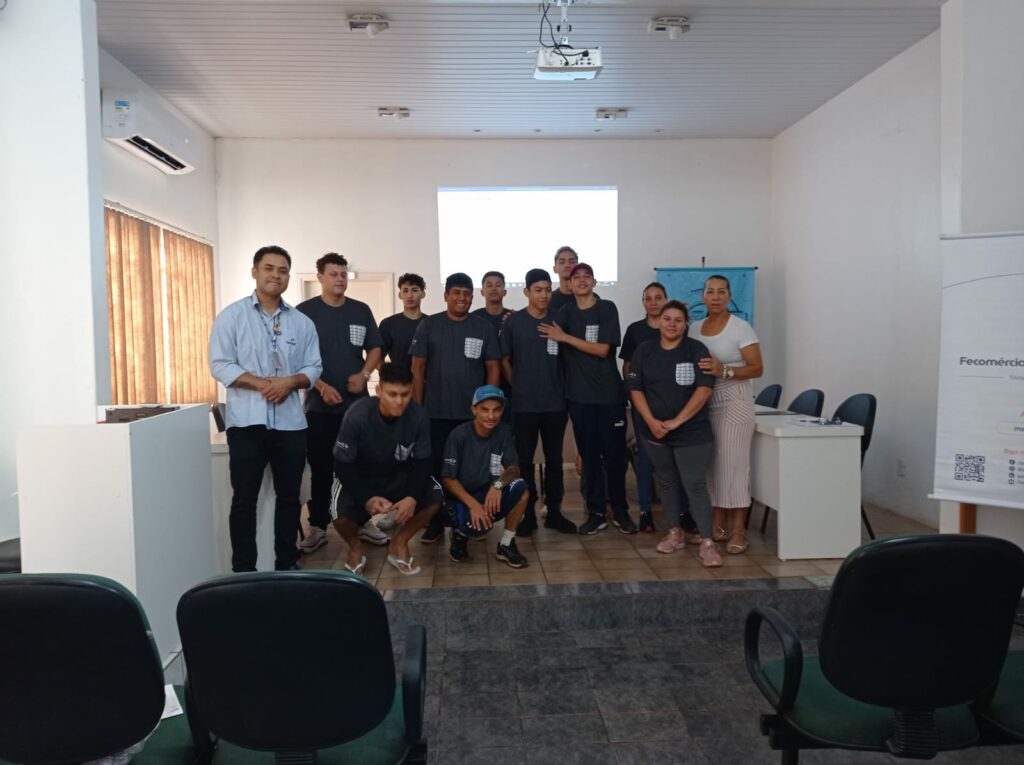 Curso de Atendimento e Encantamento para garçons, bares e restaurantes capacita 11 profissionais Curso de Atendimento e Encantamento para garçons, bares e restaurantes capacita 11 profissionais