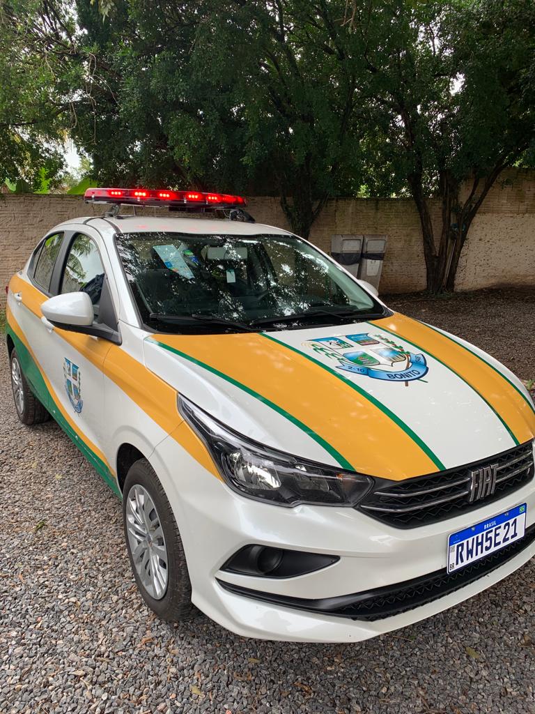 Prefeito entrega novo caminhão de lixo e veículo para o Demtrat Prefeito entrega novo caminhão de lixo e veículo para o Demtrat