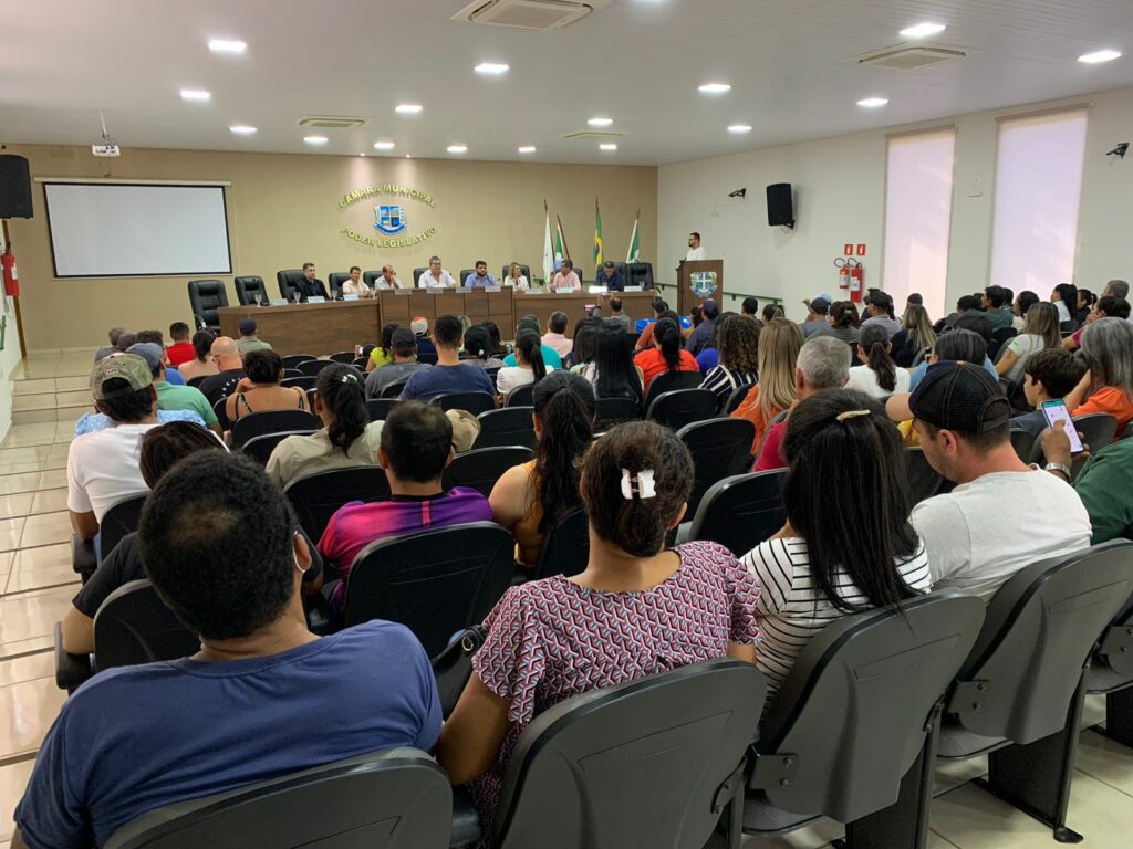 Famílias do Residencial Rio da Prata assinam contrato e empresa da prazo de 12 meses para conclusão das casas Famílias do Residencial Rio da Prata assinam contrato e empresa da prazo de 12 meses para conclusão das casas