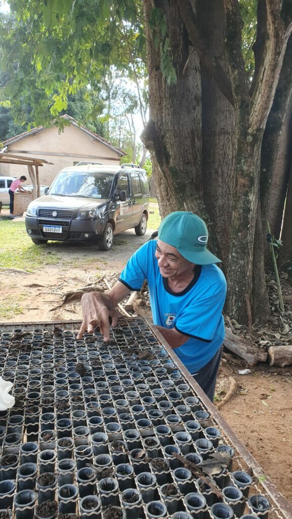 Viveiro Municipal recebe visita de alunos da Associação Pestalozzi