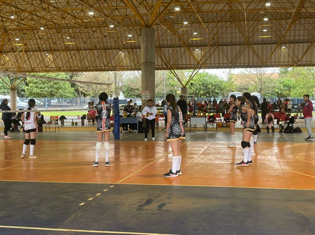 Equipes de voleibol de Bonito participam dos Jogos Escolares de MS em Dourados