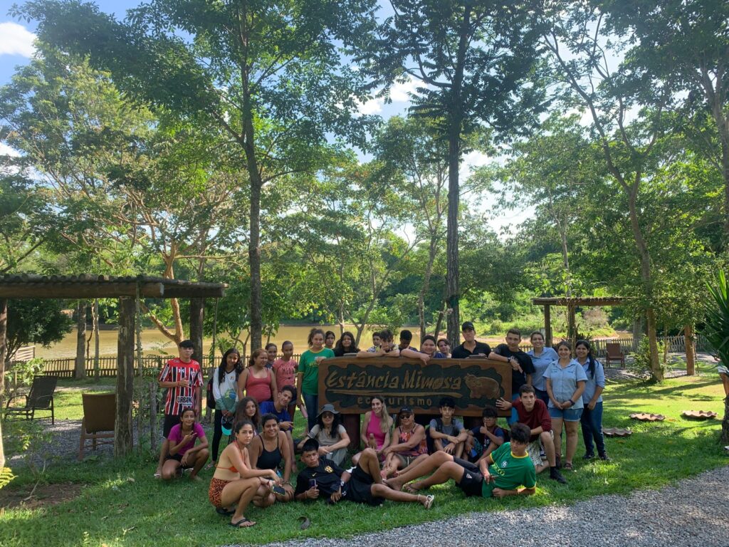 Programa de Educação Ambiental leva alunos para visitação a atrativo em Bonito