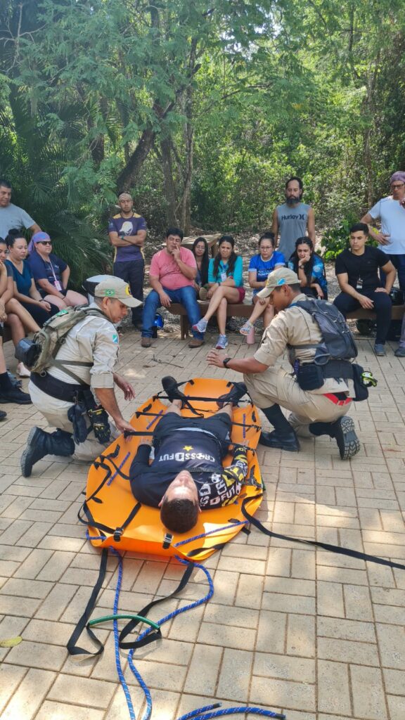 Guias de turismo e colaboradores da Gruta recebem treinamento do Plano de Atendimento e Emergência