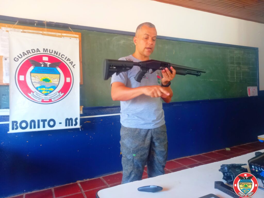 Guardas municipais participam de curso de armamento e tiro