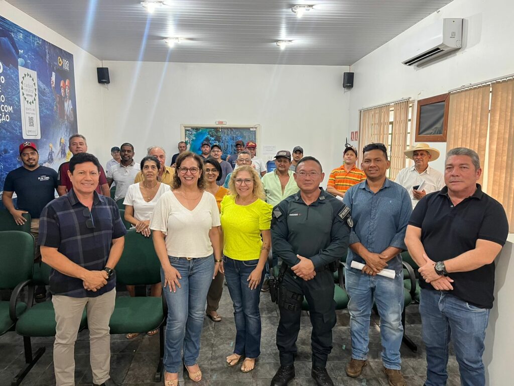 Reunião com motoristas do transporte escolar aborda melhorias para 2024 Reunião com motoristas do transporte escolar aborda melhorias para 2024