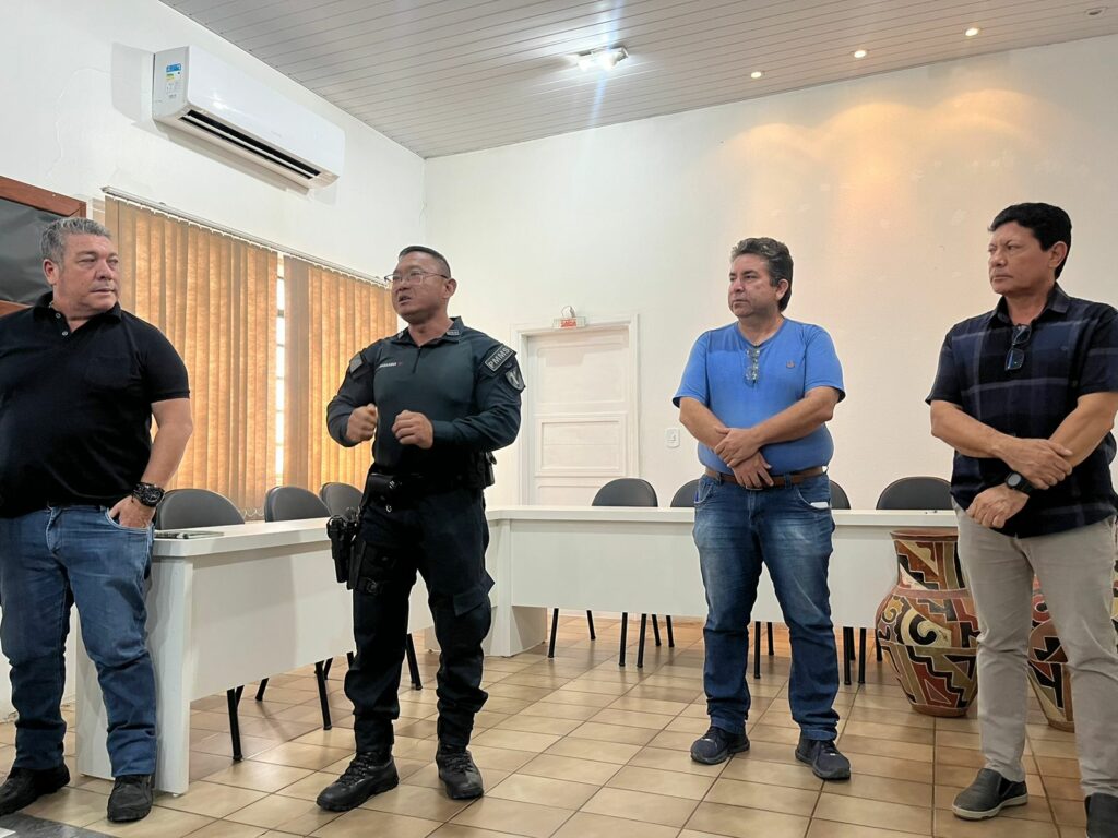 Reunião com motoristas do transporte escolar aborda melhorias para 2024 Reunião com motoristas do transporte escolar aborda melhorias para 2024