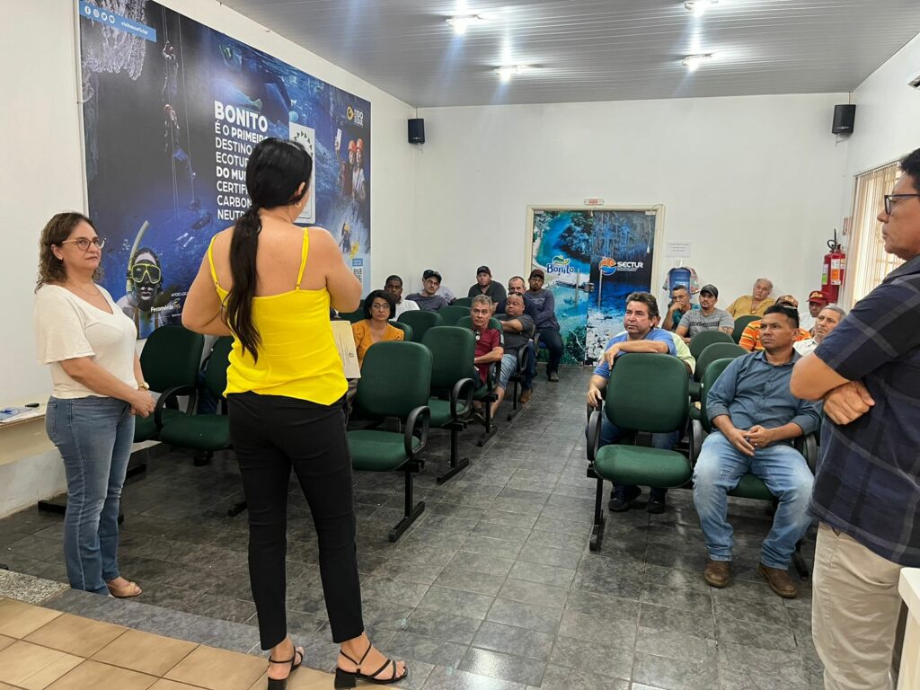 Reunião com motoristas do transporte escolar aborda melhorias para 2024 Reunião com motoristas do transporte escolar aborda melhorias para 2024