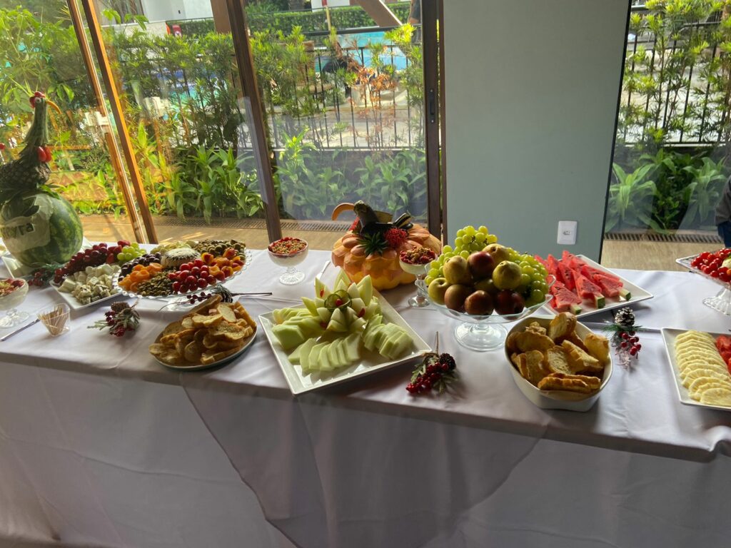 Curso de decoração de frutas e legumes forma 16 pessoas em Bonito