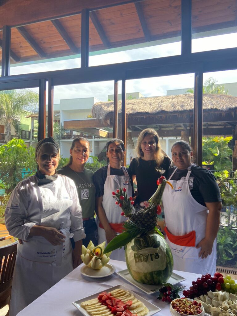 Curso de decoração de frutas e legumes forma 16 pessoas em Bonito Curso de decoração de frutas e legumes forma 16 pessoas em Bonito