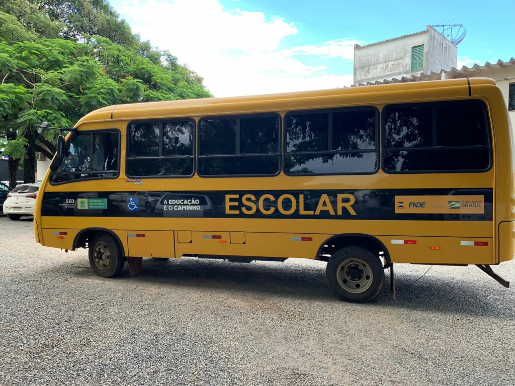 Ônibus do transporte escolar recebem manutenção e insulfilm para proteção solar