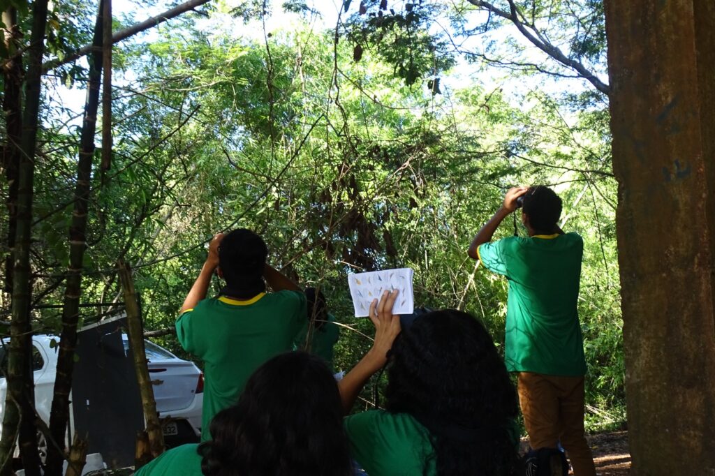 SEMA promove observação de aves como atividade de Educação Ambiental para alunos das escolas rurais