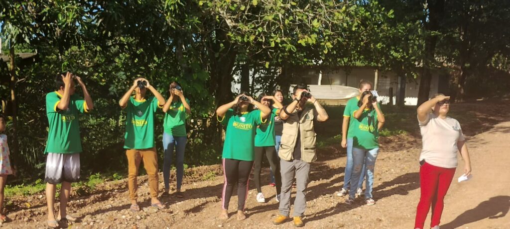 SEMA promove observação de aves como atividade de Educação Ambiental para alunos das escolas rurais