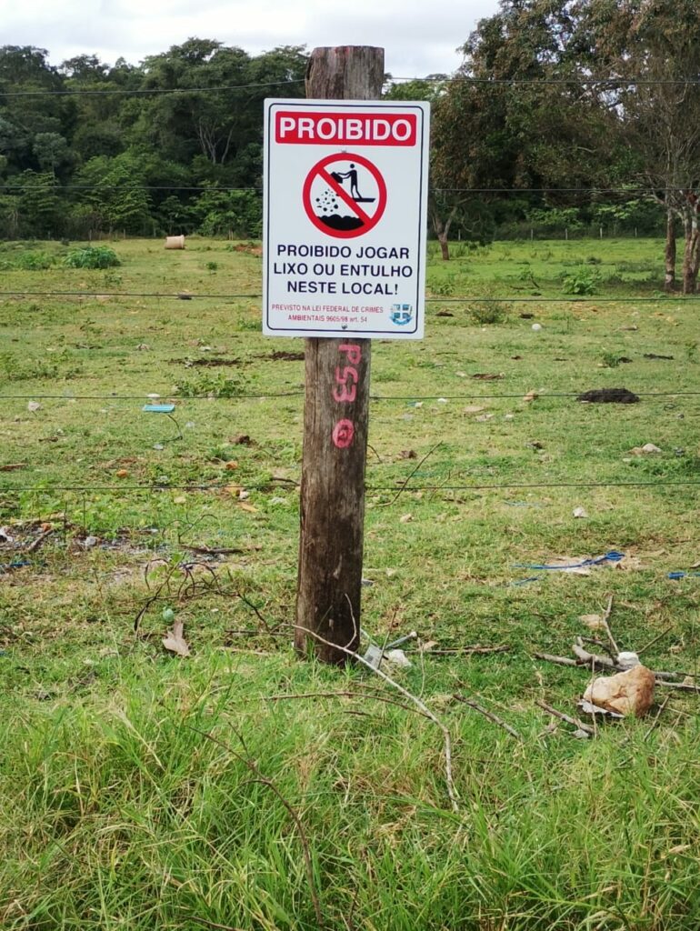 Prefeitura de Bonito instala placas contra o descarte irregular de lixo