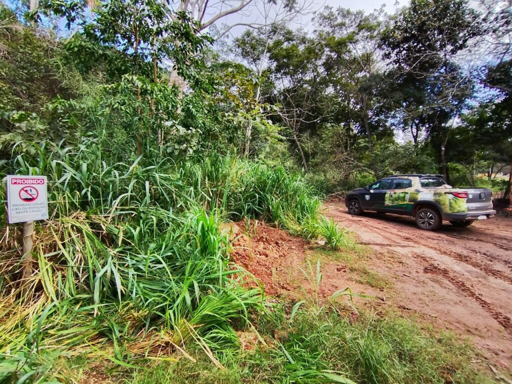 Prefeitura de Bonito instala placas contra o descarte irregular de lixo