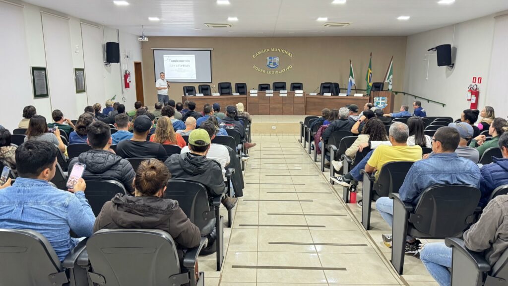 Prefeitura de Bonito promove capacitação para guias de turismo e colaboradores da Gruta do Lago Azul