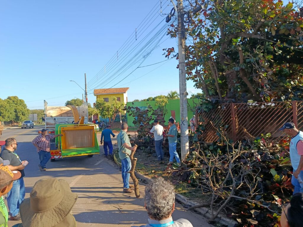 Prefeitura de Bonito participa de encontro técnico sobre arborização urbana e segurança no fornecimento de energia elétrica Prefeitura de Bonito participa de encontro técnico sobre arborização urbana e segurança no fornecimento de energia elétrica