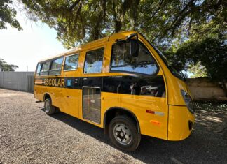 Bonito recebe novo ônibus escolar com ar-condicionado para transporte de alunos Category Template 1