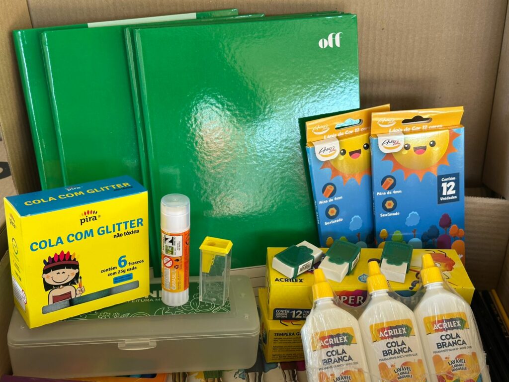 Prefeitura de Bonito inicia entrega de mais de 3 mil kits escolares para alunos da rede municipal