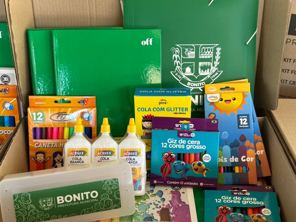 Prefeitura de Bonito inicia entrega de mais de 3 mil kits escolares para alunos da rede municipal
