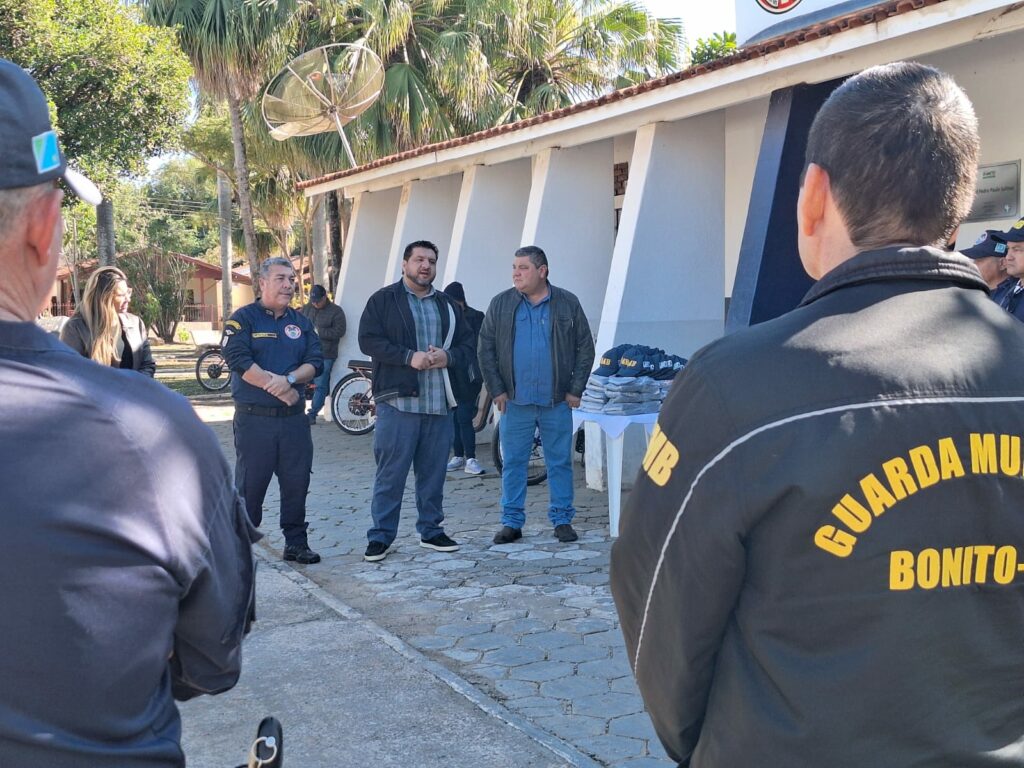Prefeitura entrega fardamento completo para Guarda Municipal de Bonito