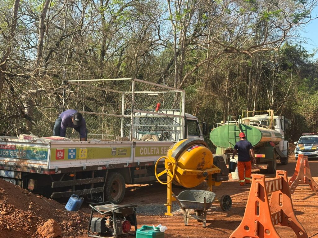 Prefeitura de Bonito cumpre decisão judicial e inicia reinstalação de mata-burro na estrada do Aquário Natural