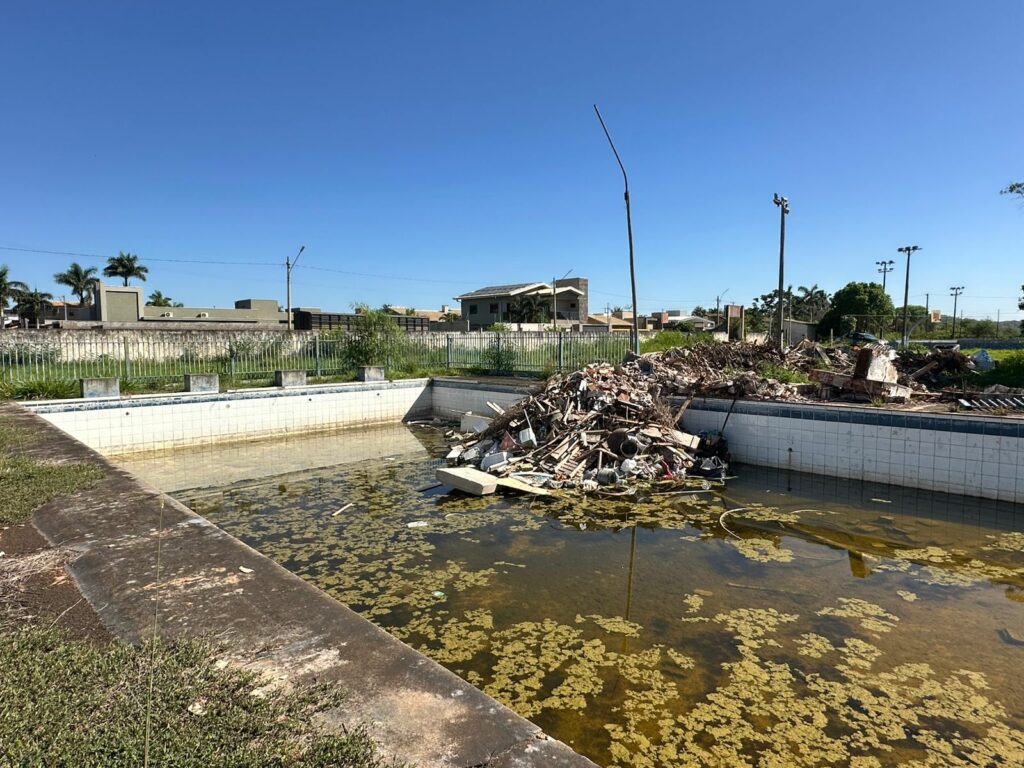 Prefeitura de Bonito notifica Associação Atlética por terreno abandonado no Jardim Andreia Prefeitura de Bonito notifica Associação Atlética por terreno abandonado no Jardim Andreia