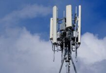 Bonito firma termo para instalação de novas antenas e sistema de monitoramento urbano