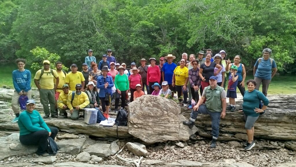 Idosos de Bonito participam de atividade no Parque Nacional da Serra da Bodoquena