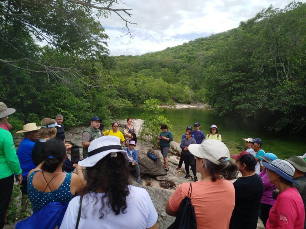 Idosos de Bonito participam de atividade no Parque Nacional da Serra da Bodoquena