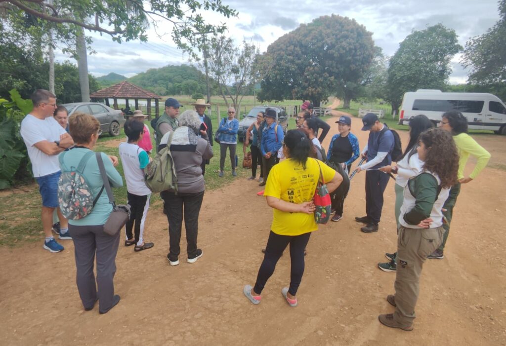 Idosos de Bonito participam de atividade no Parque Nacional da Serra da Bodoquena