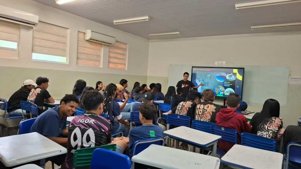 Palestras de Educação Ambiental orientam alunos sobre reciclagem em Bonito Palestras de Educação Ambiental orientam alunos sobre reciclagem em Bonito