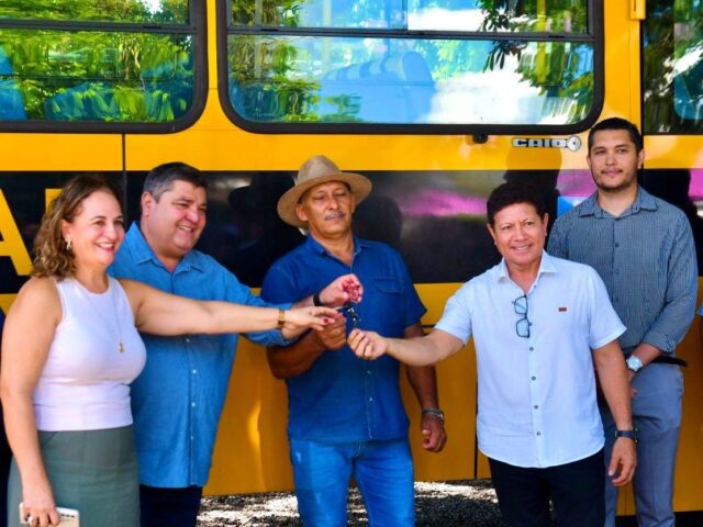 Prefeitura de Bonito entrega novo ônibus escolar para reforçar a rede municipal de ensino