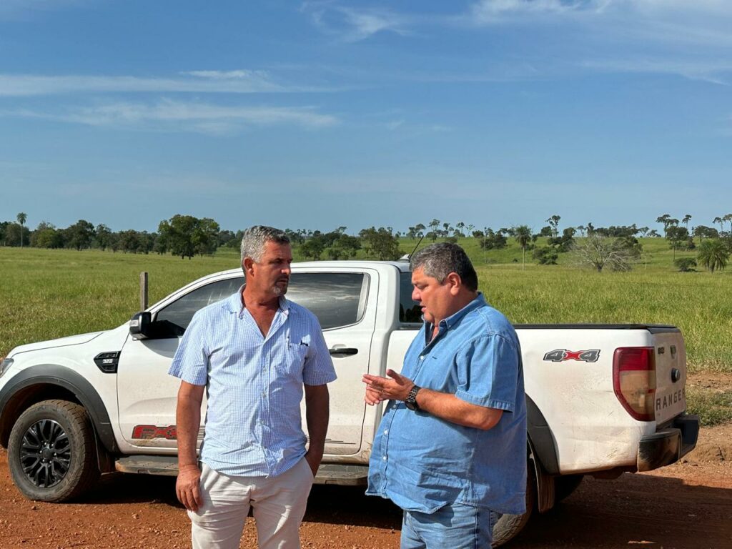 Prefeito vistoria estradas vicinais e define prioridades para patrolamento em Bonito Prefeito vistoria estradas vicinais e define prioridades para patrolamento em Bonito