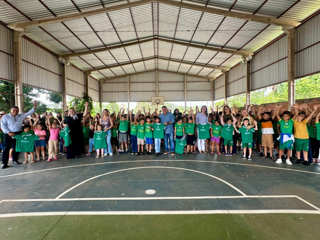 Prefeitura de Bonito realiza entrega de novos uniformes escolares na rede municipal Prefeitura de Bonito realiza entrega de novos uniformes escolares na rede municipal