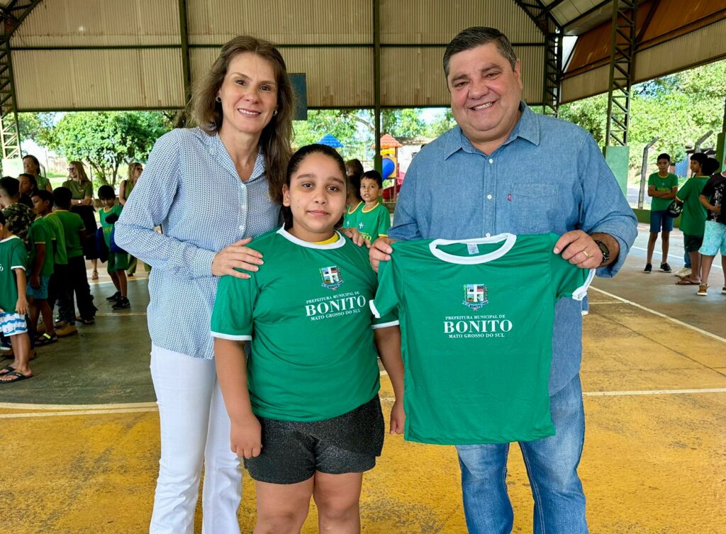 Prefeitura de Bonito realiza entrega de novos uniformes escolares na rede municipal Prefeitura de Bonito realiza entrega de novos uniformes escolares na rede municipal