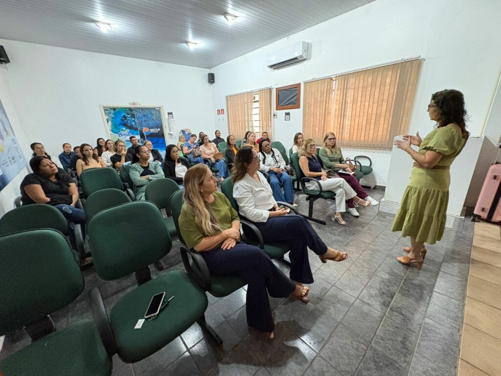 Secretaria de Educação promove formação com foco em práticas transformadoras em sala de aula