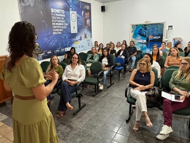 Secretaria de Educação promove formação com foco em práticas transformadoras em sala de aula