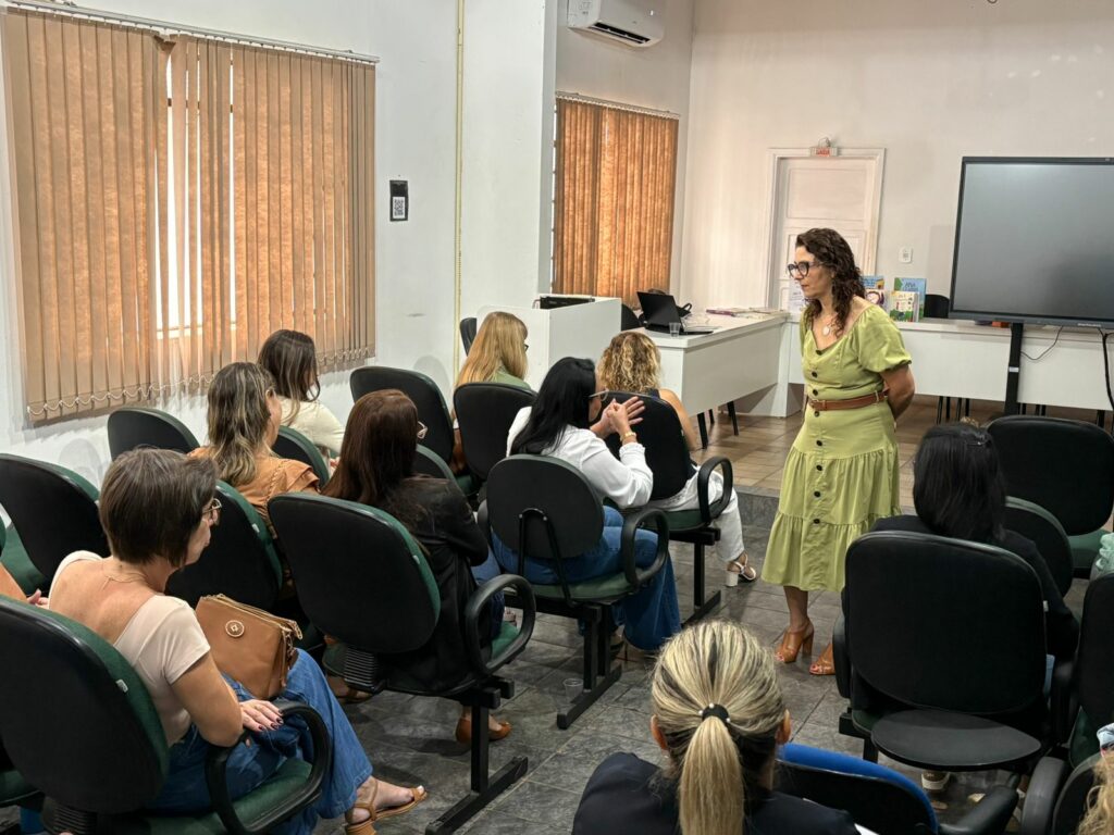 Secretaria de Educação promove formação com foco em práticas transformadoras em sala de aula