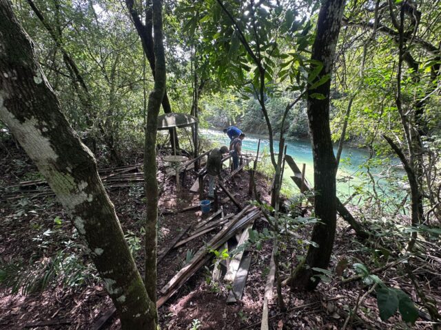Prefeitura apoia Ministério Público e PMA em demolição de estruturas irregulares no Rio Formoso