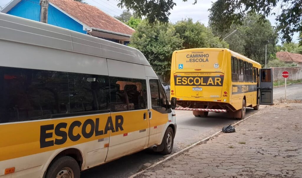 DEMTRAT realiza vistoria nos veículos do transporte escolar DEMTRAT realiza vistoria nos veículos do transporte escolar