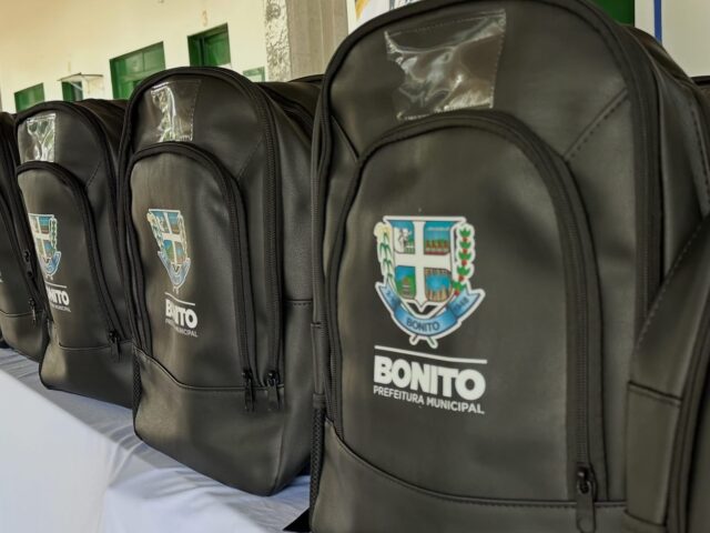 Prefeitura de Bonito entrega 2,6 mil mochilas aos alunos da rede municipal
