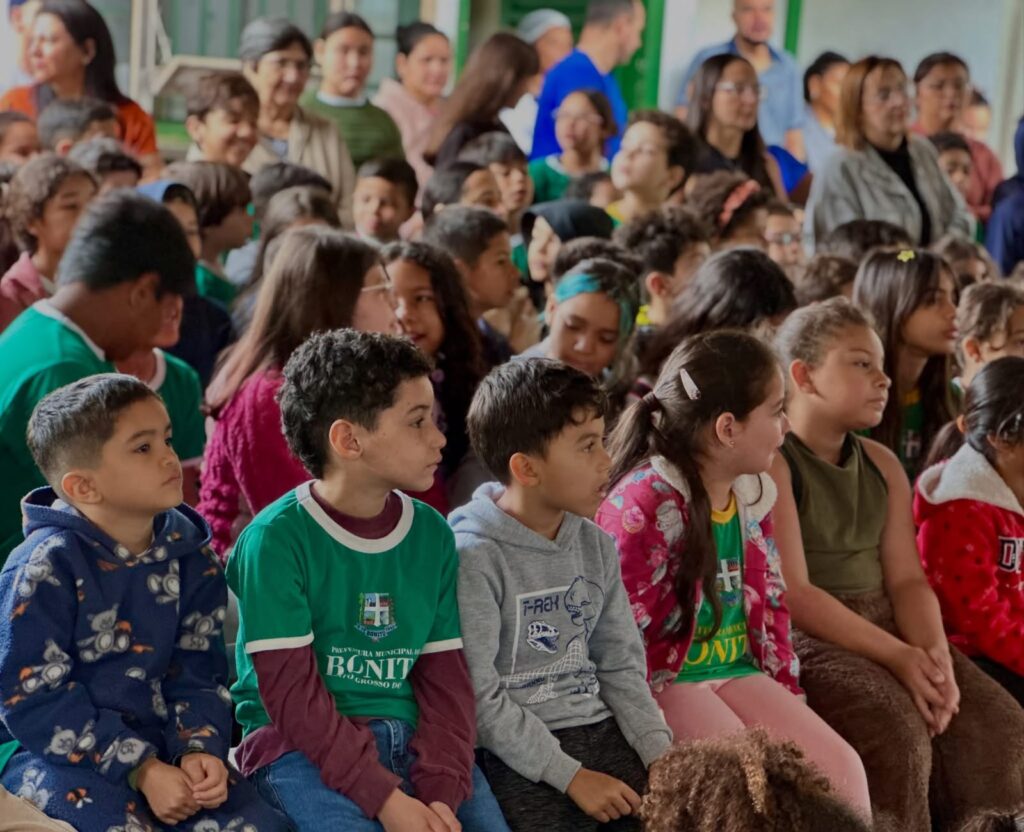 Prefeitura de Bonito entrega 2,6 mil mochilas aos alunos da rede municipal Prefeitura de Bonito entrega 2,6 mil mochilas aos alunos da rede municipal