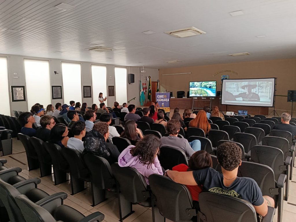 Acadêmicos de Direito da UCDB conhecem políticas ambientais e gestão de resíduos de Bonito Acadêmicos de Direito da UCDB conhecem políticas ambientais e gestão de resíduos de Bonito
