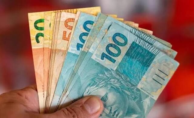 Prefeitura paga salário de servidores municipais nesta terça-feira (29)