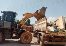 Secretaria de Obras realiza mutirão de limpeza na Vila Machado