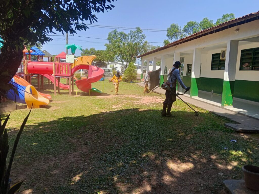 Prefeitura intensifica serviços de roçada em espaços públicos de Bonito Prefeitura intensifica serviços de roçada em espaços públicos de Bonito